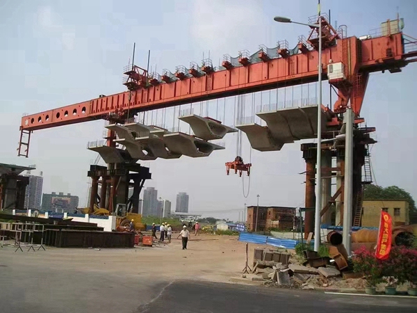 广州32-900吨节段拼架桥机